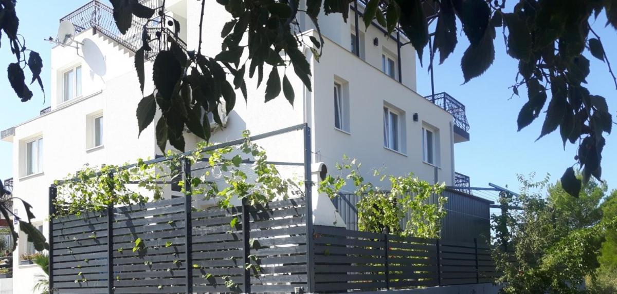 Apartmani Dalmacjia Гребастика Экстерьер фото